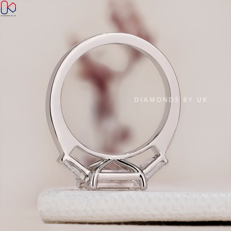 Handmade jewellery with unique, elegant designs.
