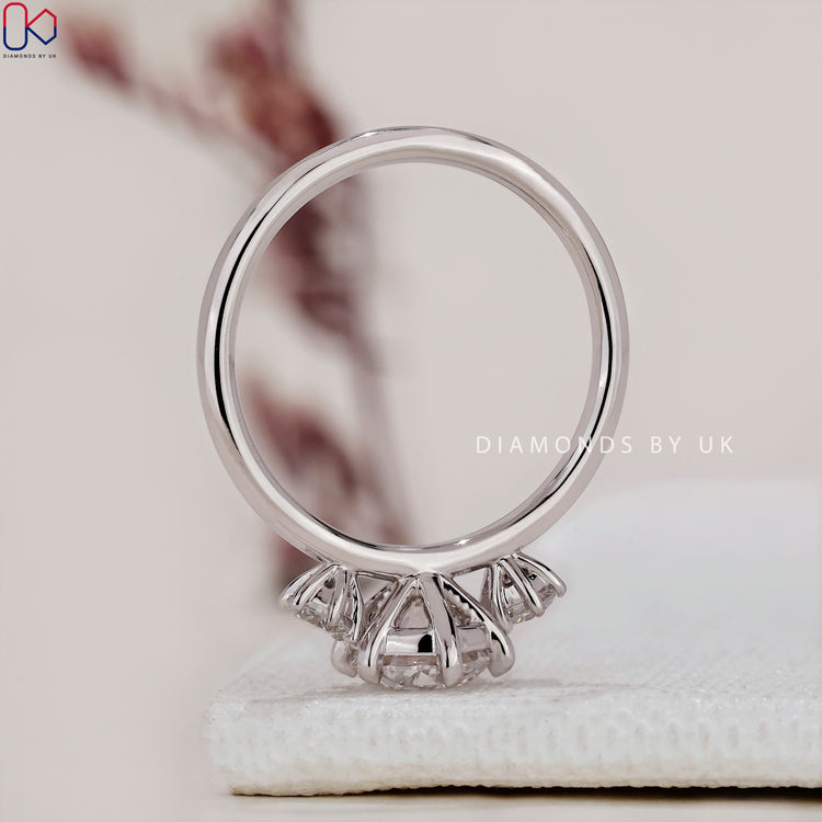 Minimalist 6 Prong Claw Setting Ring.
