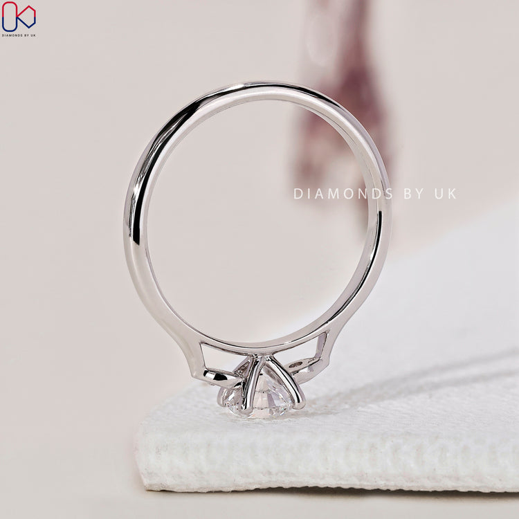 Buy Engagement Ring with high-quality Lab Grown Diamonds.