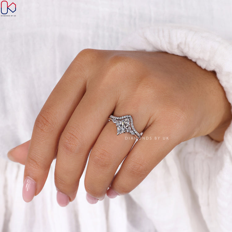 Muse ring featuring a unique and sophisticated design.
