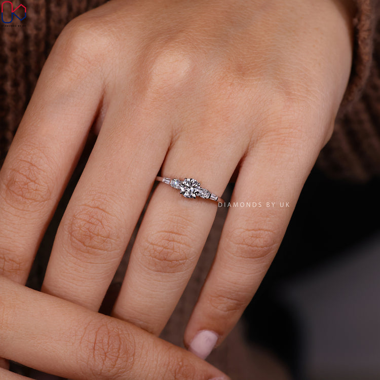 Customise ring with your preferred diamond shape.
