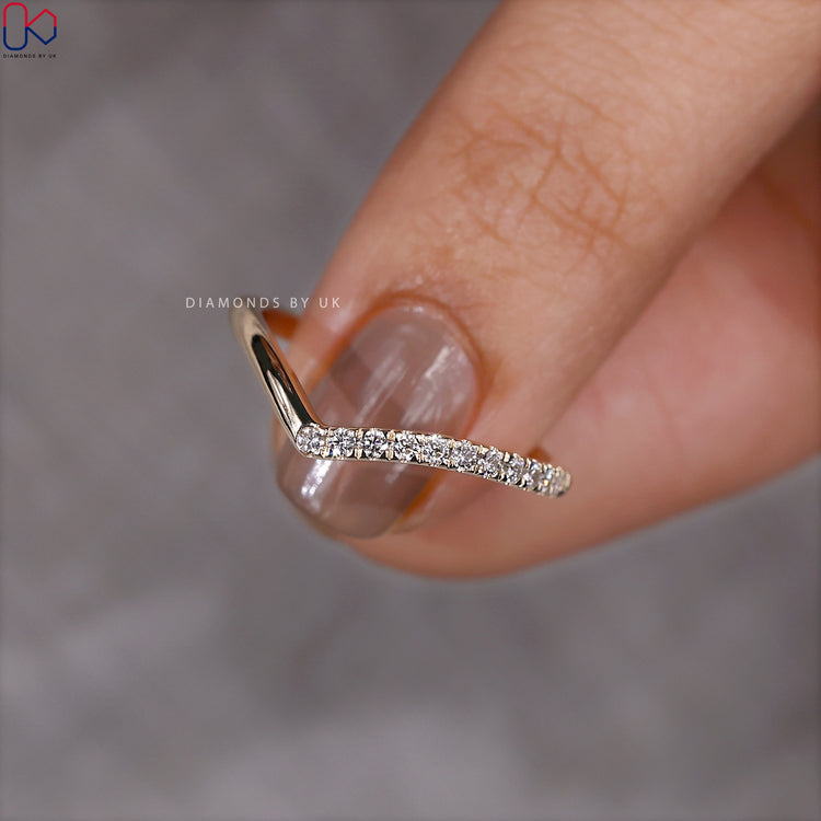 Diamondsbyuk chevron wedding band with round diamonds.
