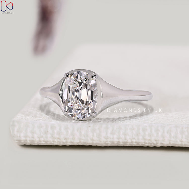 Cushion Old European diamond ring with tapered shank.
