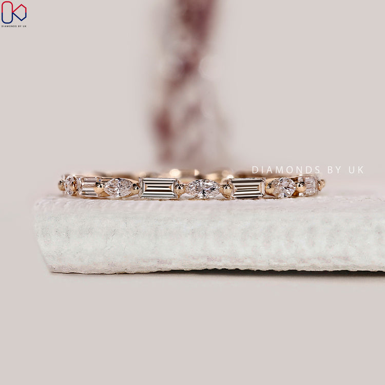 Full Eternity Band in yellow gold for a perfect fit.
