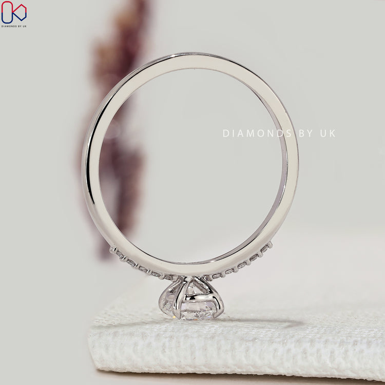 IGI certified round diamond engagement ring with pavé.
