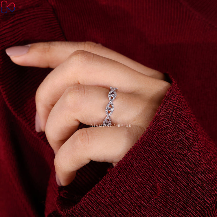 Diamondsbyuk half eternity band with round diamonds.
