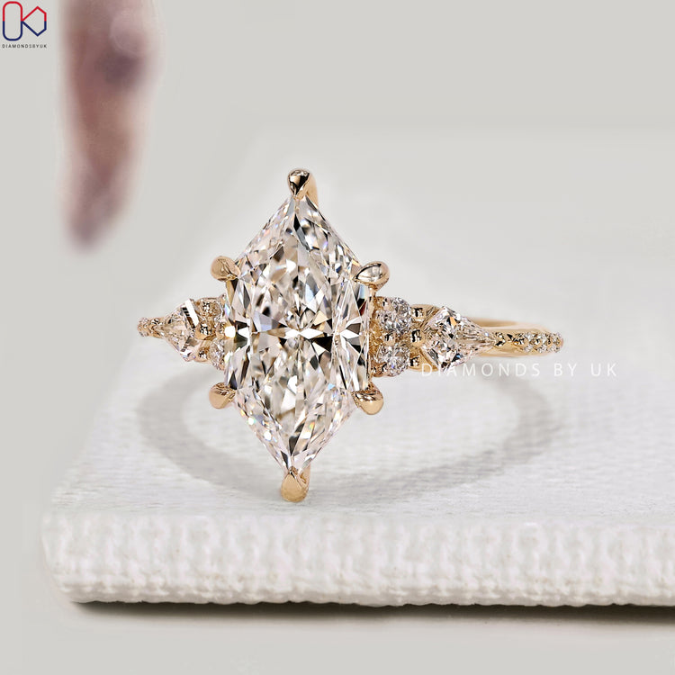 Dutch marquise ring with pavé style and muse setting.  

