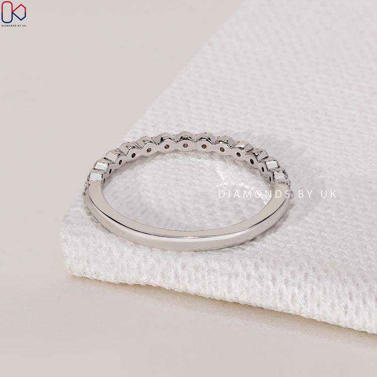 IGI certified round diamond wedding band for guaranteed quality.
