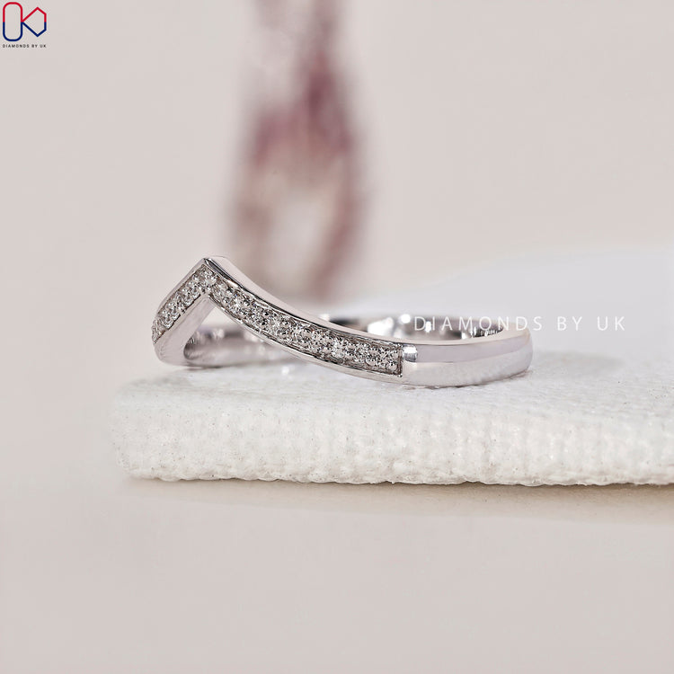 Handmade band crafted by skilled artisans for a unique and personalised touch.

