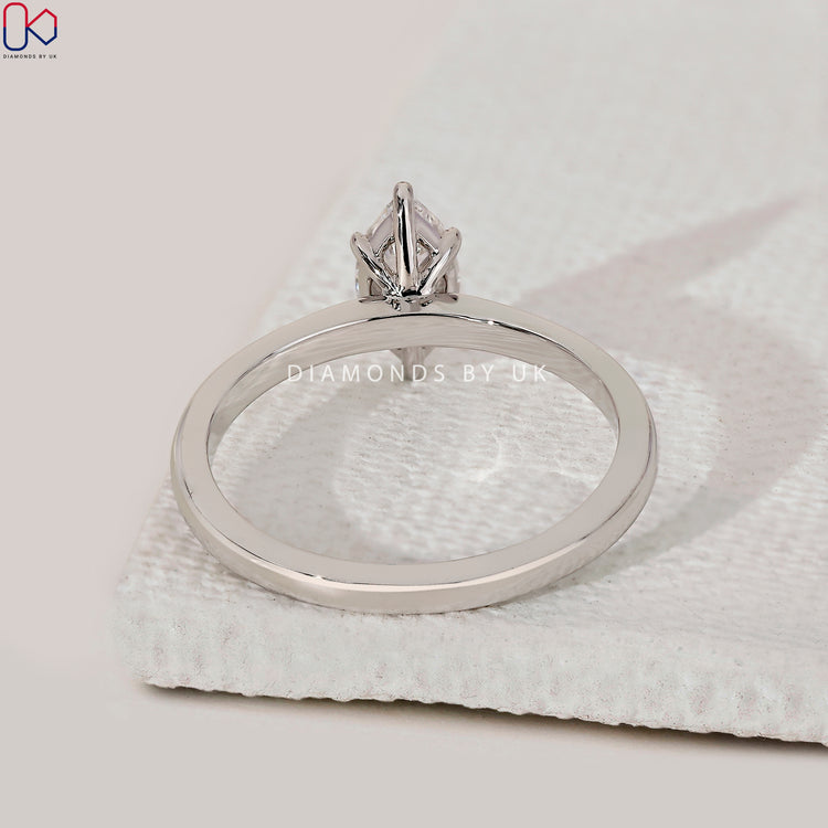 Solitaire engagement ring with 6 claw prong ring.
