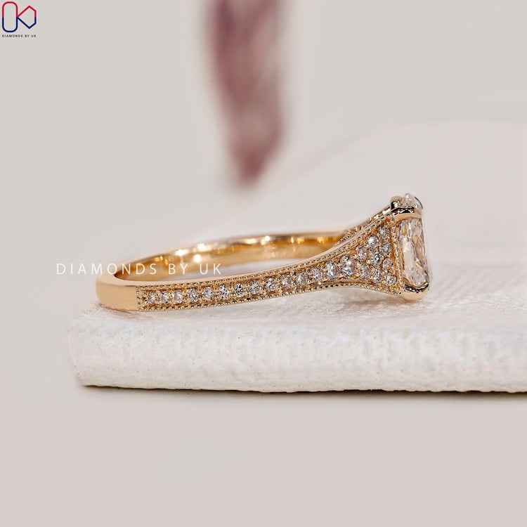 4 claw prong setting holding lab grown oval diamond.
