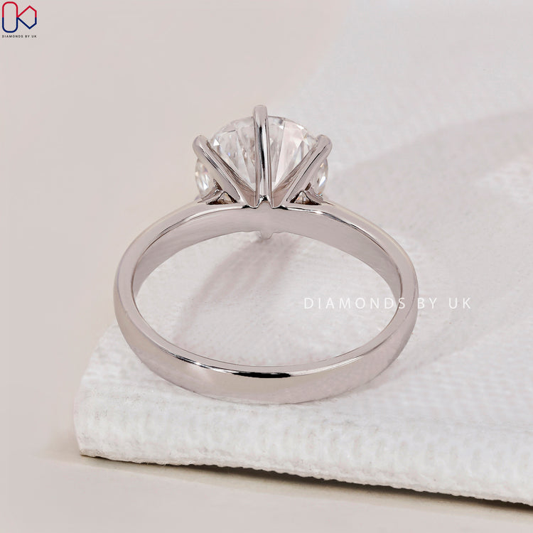 6 prong claw setting featuring a round diamond engagement ring for secure brilliance.