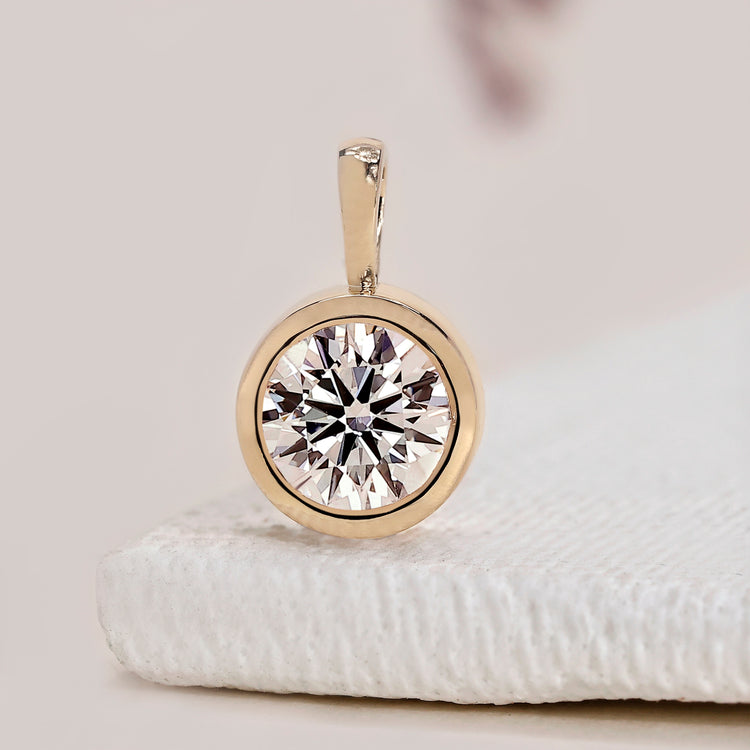 Round Diamond Solitaire Pendant In Yellow Gold