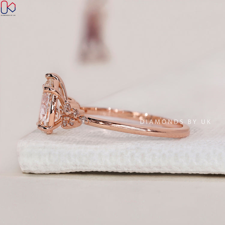 Handmade Jewellery with distinctive and fine details.
