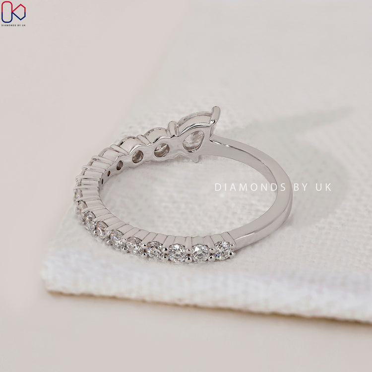 Beautiful band that adds a touch of elegance to your look.
