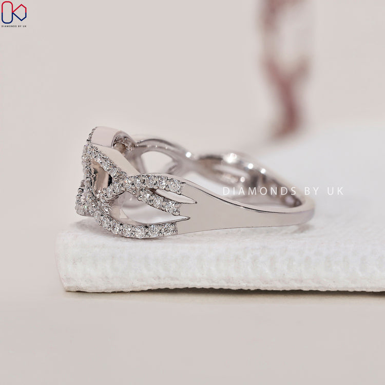 Handmade band designed with wave wedding band and diamond details.
