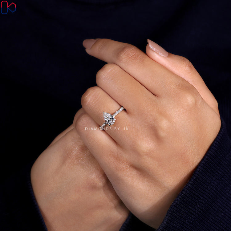 Round Cut Diamond Engagement Ring
