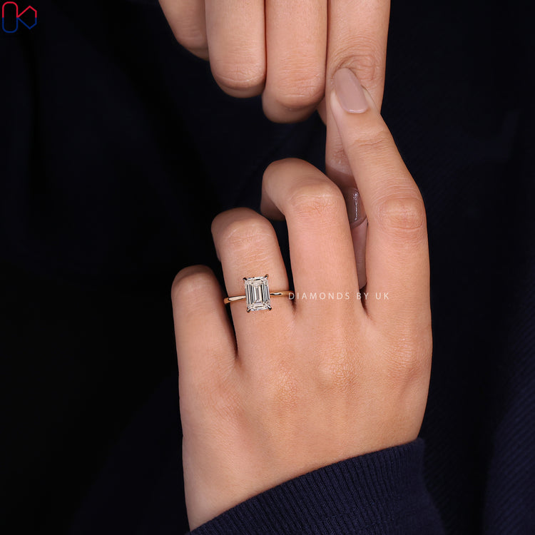 Buy Engagement Ring with 4 Prong Claw Setting
