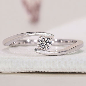 Solitaire Diamond Ring - Round Diamond