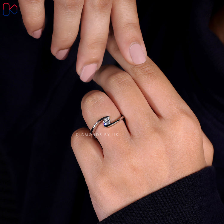 Handmade jewellery with a classic round cut diamond ring and elegant design.
