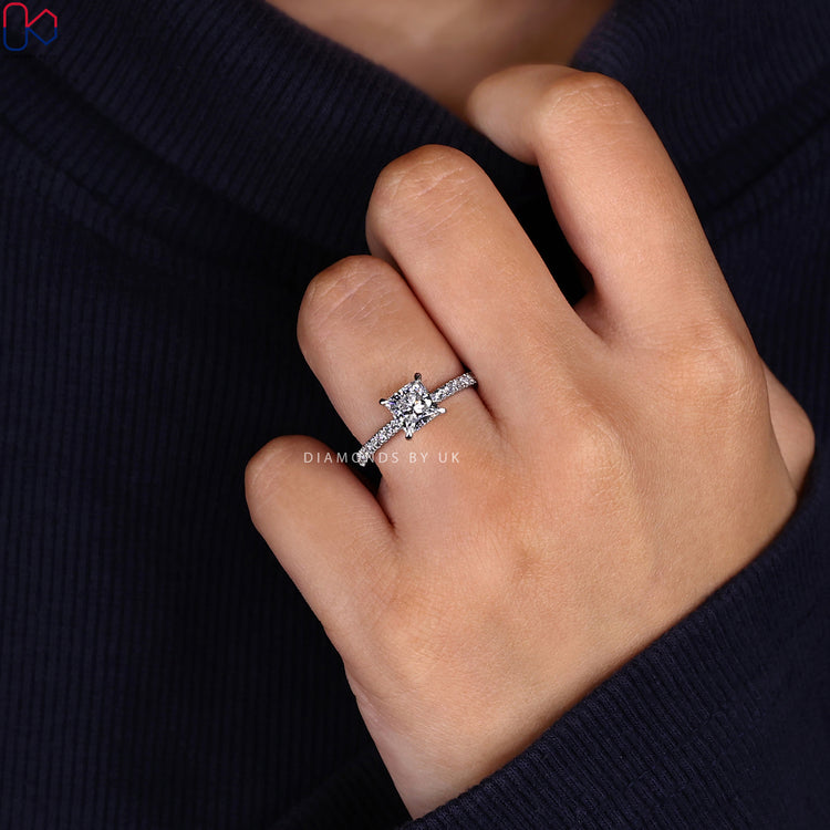 Diamondsbyuk ring with pave setting and claw prong.
