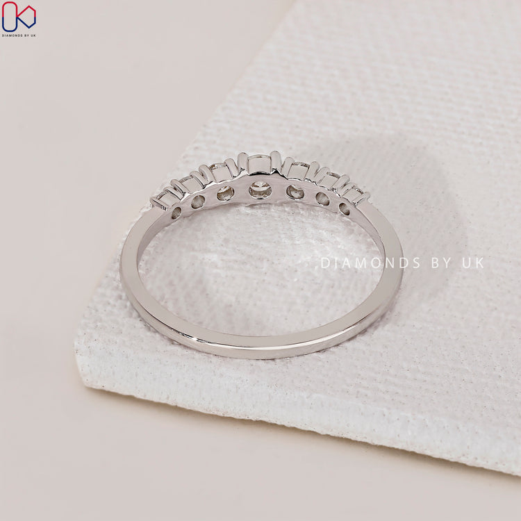 IGI certified wedding band ensuring quality and authenticity.
