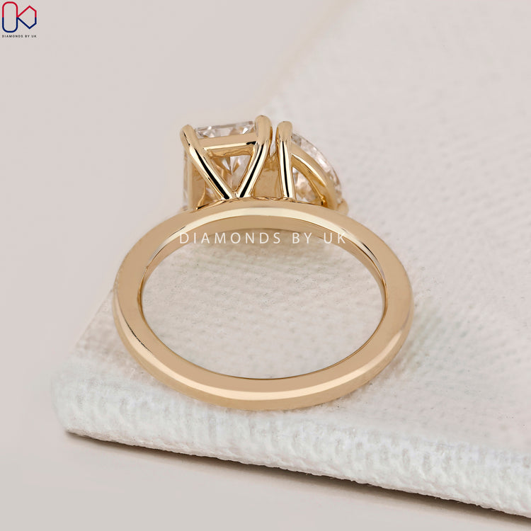 IGI Certified Toi et Moi diamond ring design.
