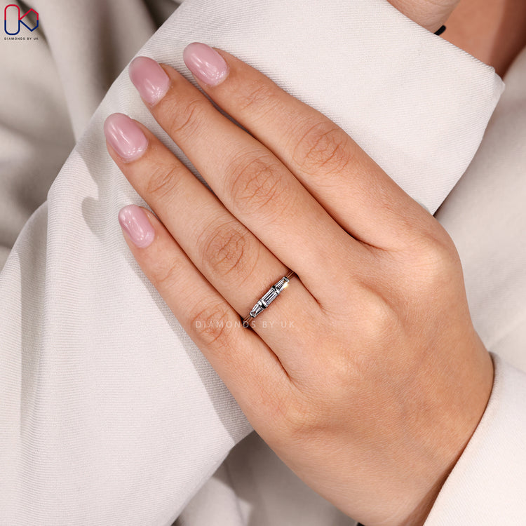 Diamondsbyuk wedding band in white gold.
