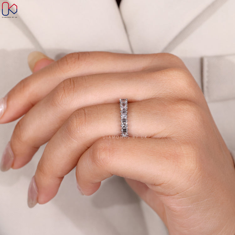 Buy wedding band in white gold.
