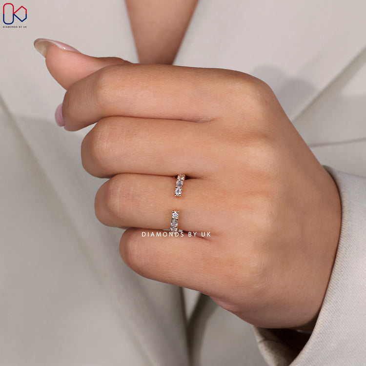 Eternity diamond band in yellow gold.
