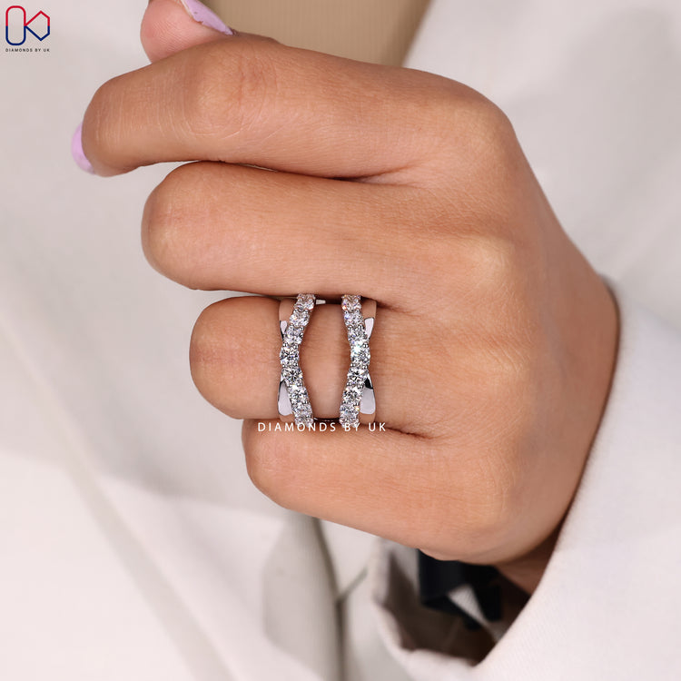 Handmade band with round diamonds.
