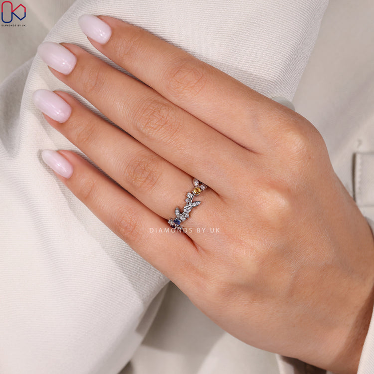 Handmade band with amethyst sapphire and colorless diamonds.
