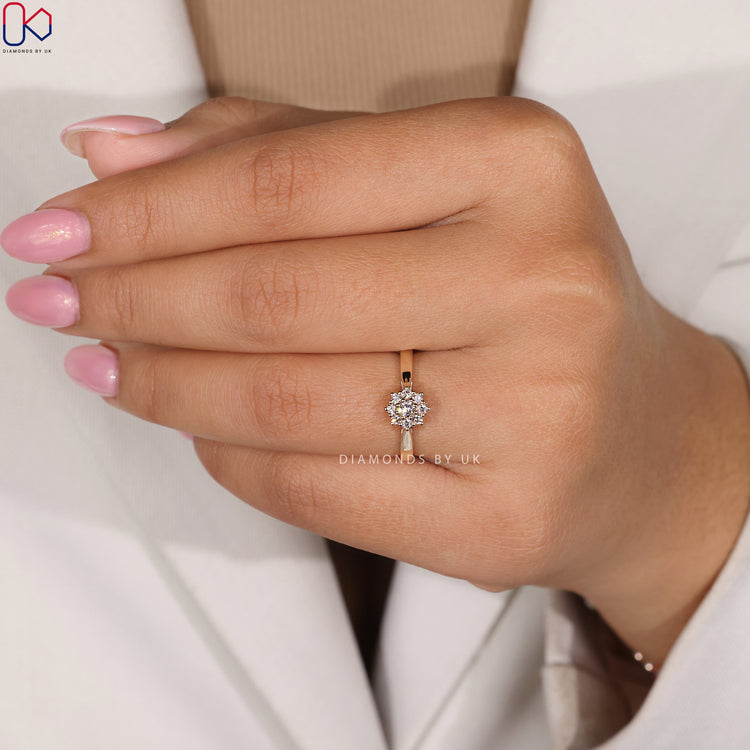 Customize ring with a cluster or halo diamond setting.
