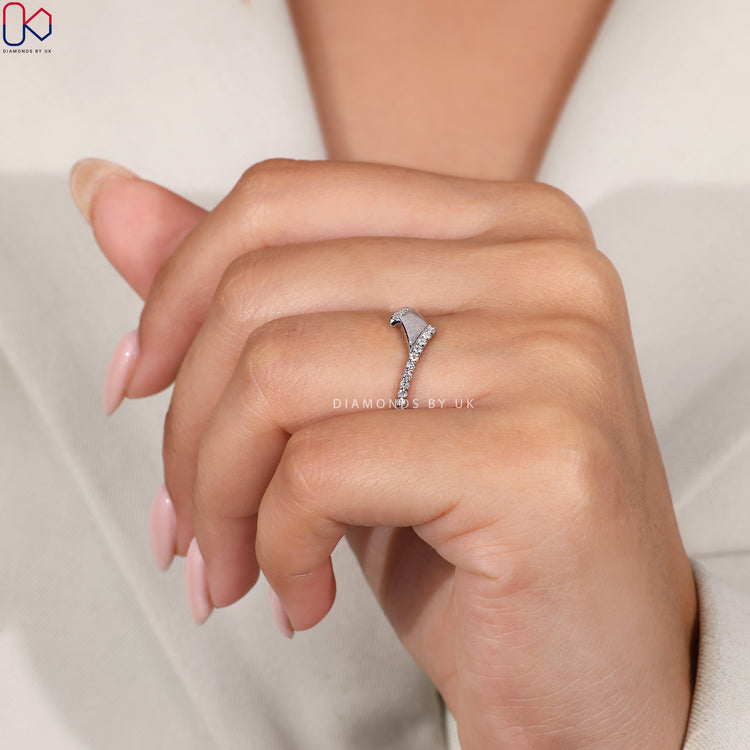 Handmade band crafted in white gold with round lab grown diamonds.
