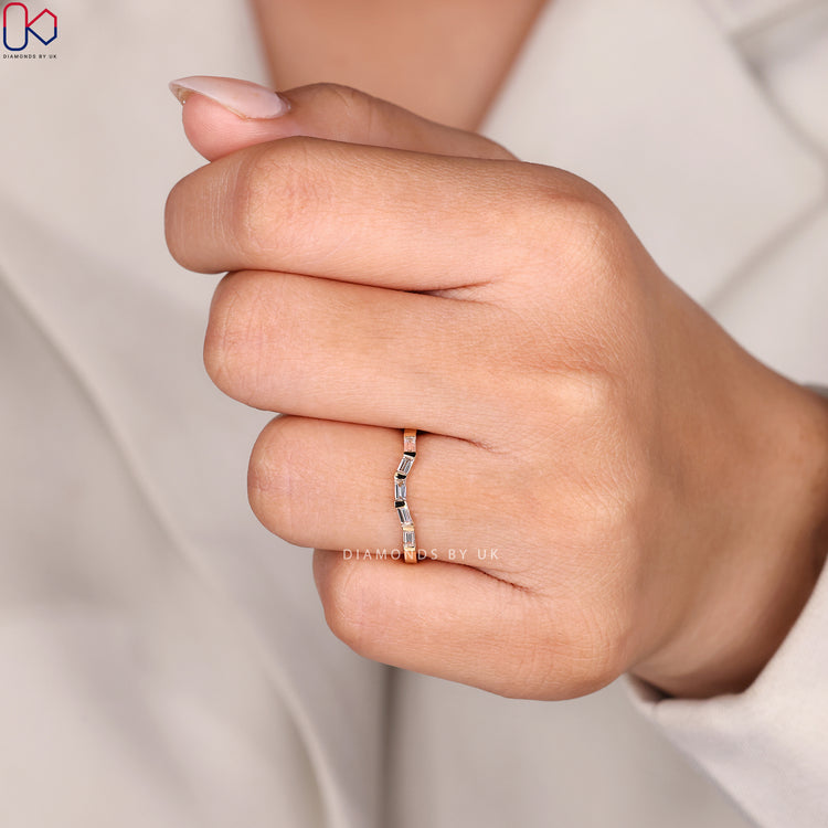 Lab Grown Diamond in 5 stone diamond band.
