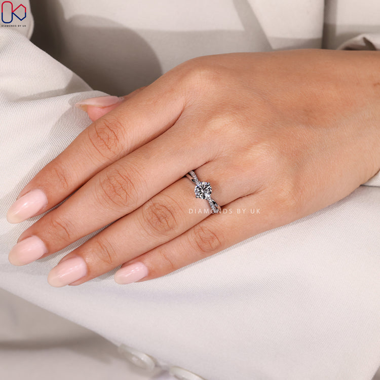 Diamondsbyuk ring with twisted pave band in white gold.
