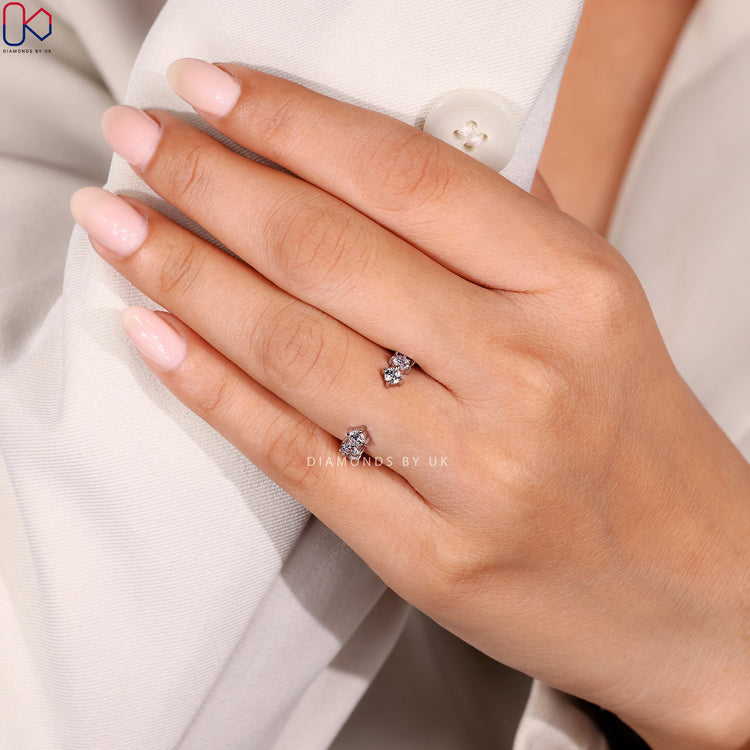 Shared prong wedding band from handmade jewellery.
