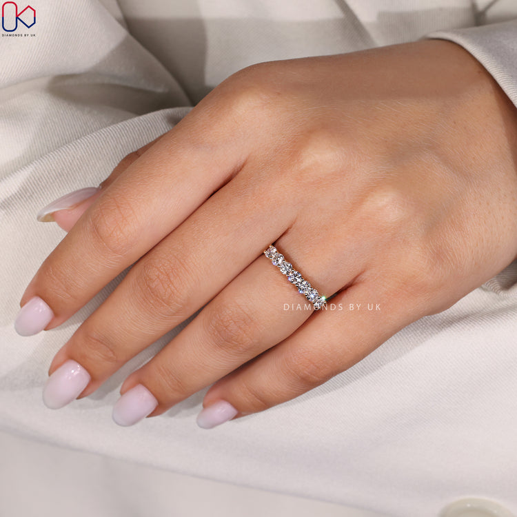 Lab Grown Diamond set in round cut 7 stone band.
