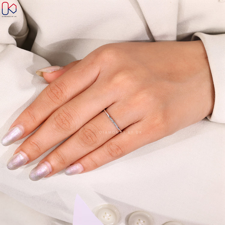 Round diamond wedding band in white gold.
