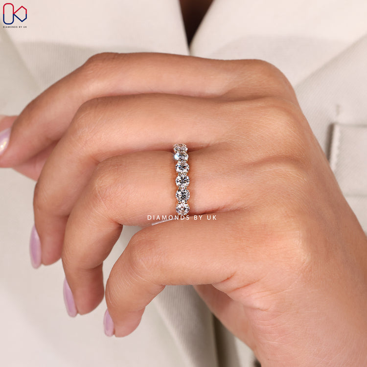 Buy wedding band online from Diamondsbyuk.
