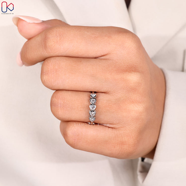 Diamondsbyuk band with heart diamonds.
