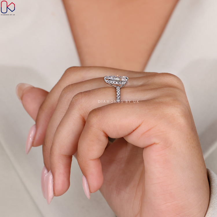 White gold ring crafted for elegance and style.
