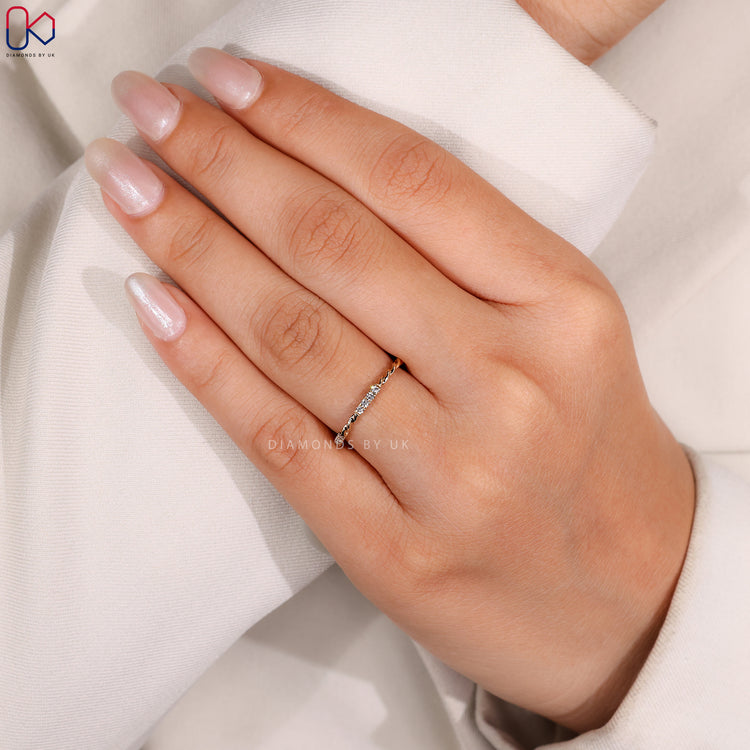 Round diamond eternity band in yellow gold.
