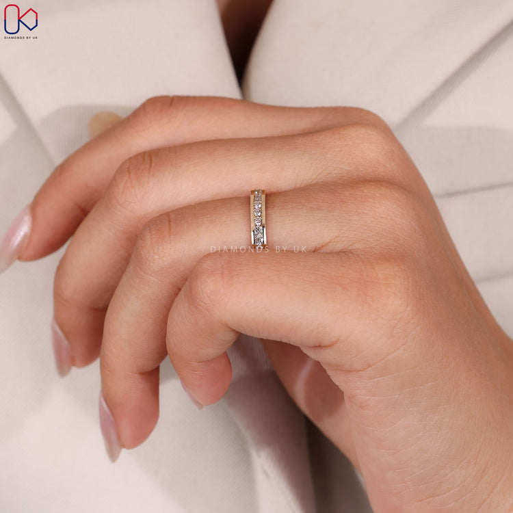 Diamondsbyuk wedding band in yellow gold.
