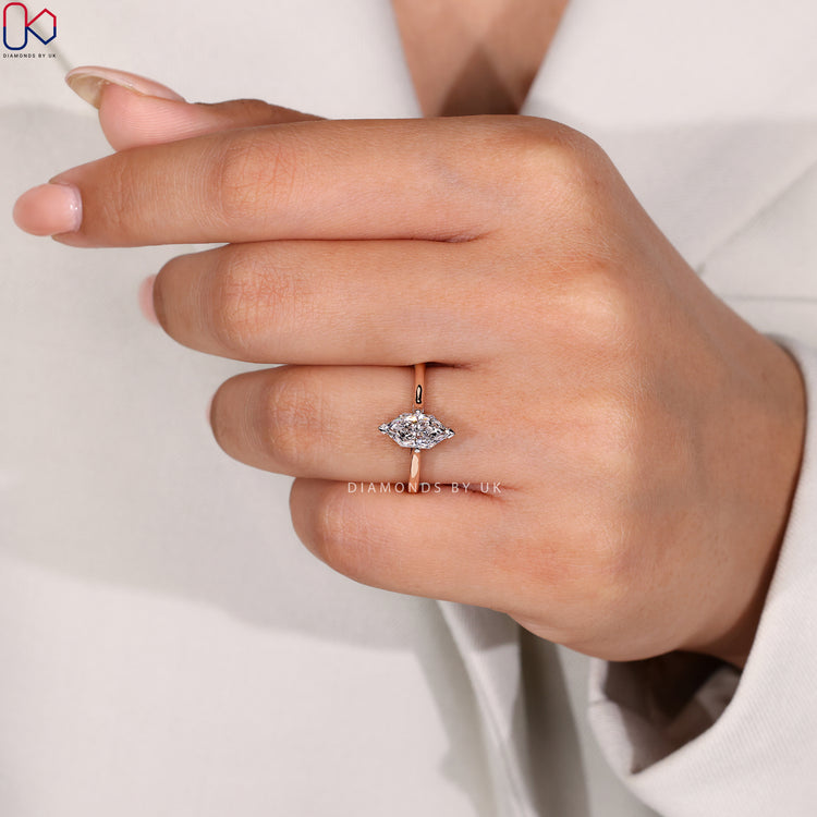 Compass prong setting highlighting the centre stone with style.
