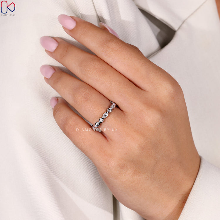 IGI certified wedding band ensuring quality and authenticity.
