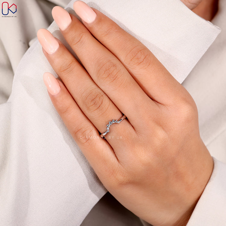 Tapered shank wedding band with round diamonds.
