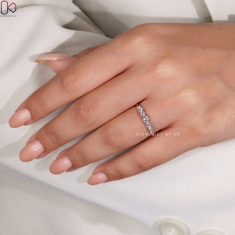 4 prong setting band with lab grown round diamonds.
