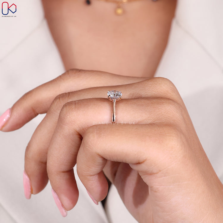 Four claw prong setting rose gold diamond ring.
