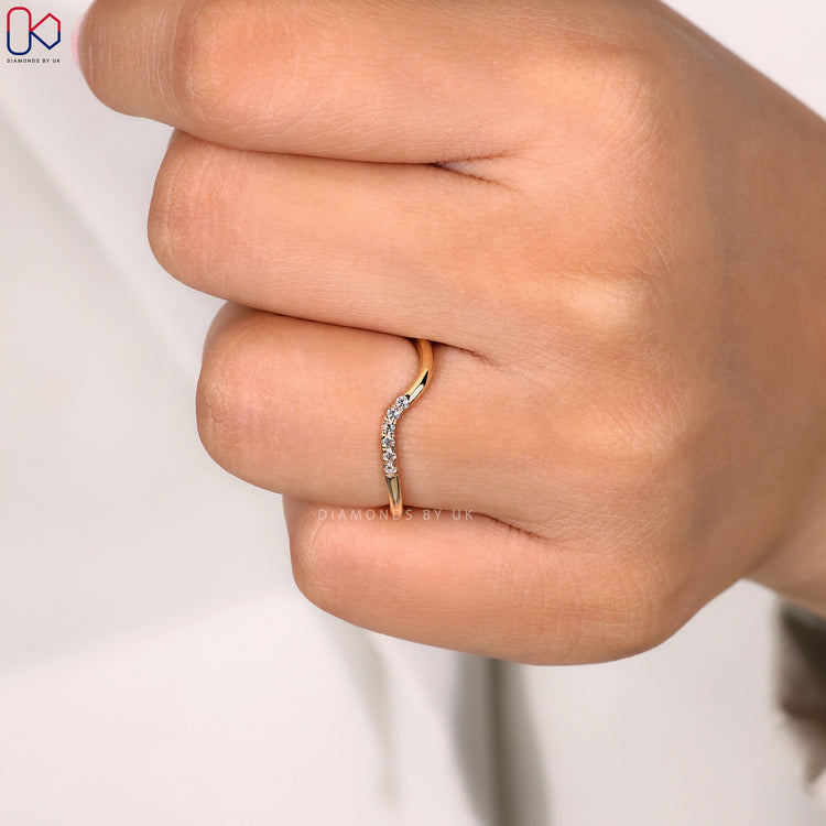 Diamondsbyuk band in curved diamond style.
